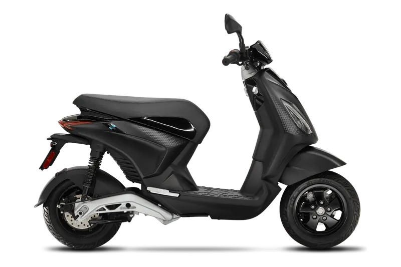 Piaggio Piaggio 1+ (45 km/u) in Forever Black